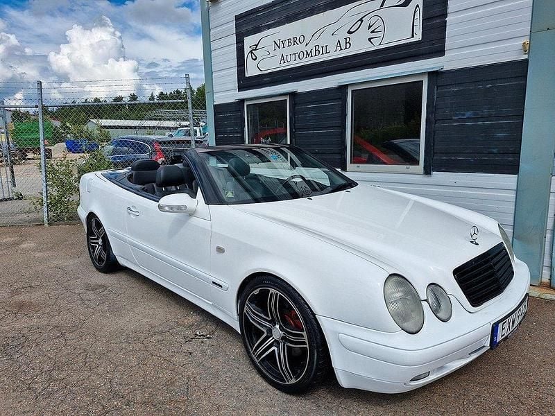 Vit Begagnad 1998 Mercedes CLK200 Elegance Cab | 64 900 kr (Dyr) - Bild 1/4