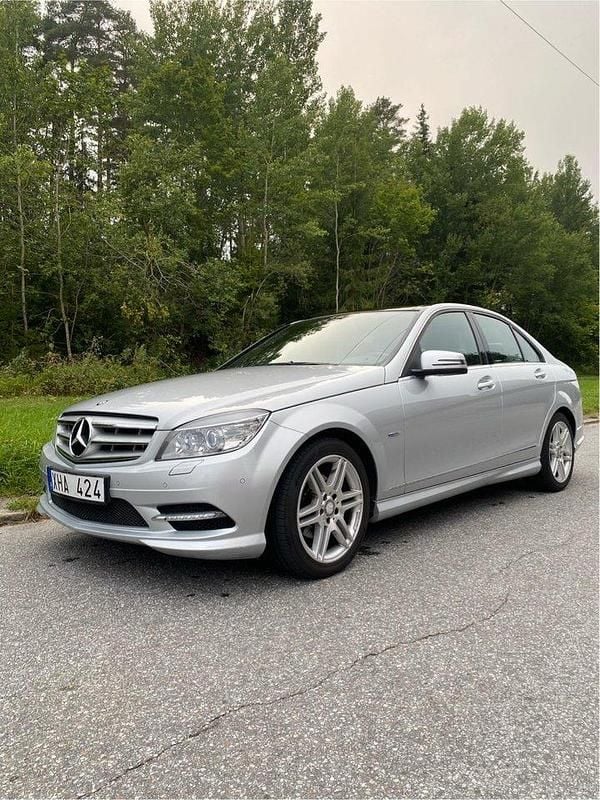 Silver Begagnad 2011 Mercedes C180 AMG Sedan | 135 000 kr (Marknadspris) - Bild 1/4