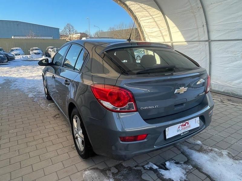 Begagnad Chevrolet Cruze 124 HK (91 kW) 2011 Grå Halvkombi
