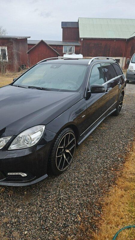 Svart Begagnad 2011 Mercedes E350 Kombi | 85 000 kr (Marknadspris) - Bild 1/4