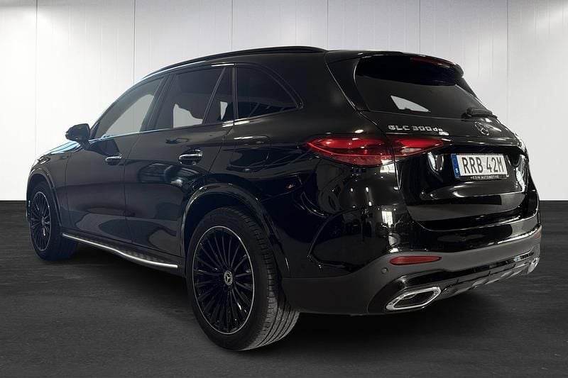 Begagnad Mercedes GLC300e 197 HK (144 kW) 2025 Svart Halvkombi