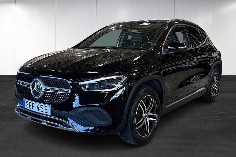 Svart (black) Begagnad 2020 Mercedes GLA200 SUV | 299 900 kr (Bra pris) - Bild 1/4