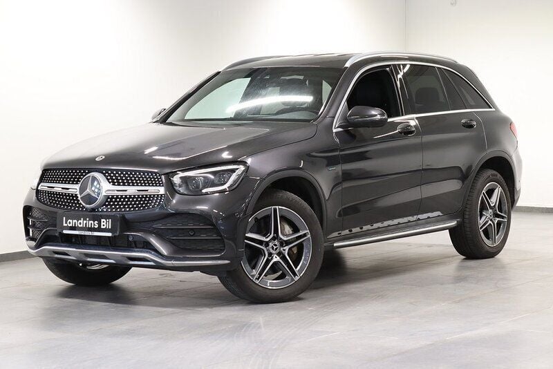 Grå Begagnad 2021 Mercedes GLC300e AMG line SUV | 438 998 kr (Bra pris) - Bild 1/4