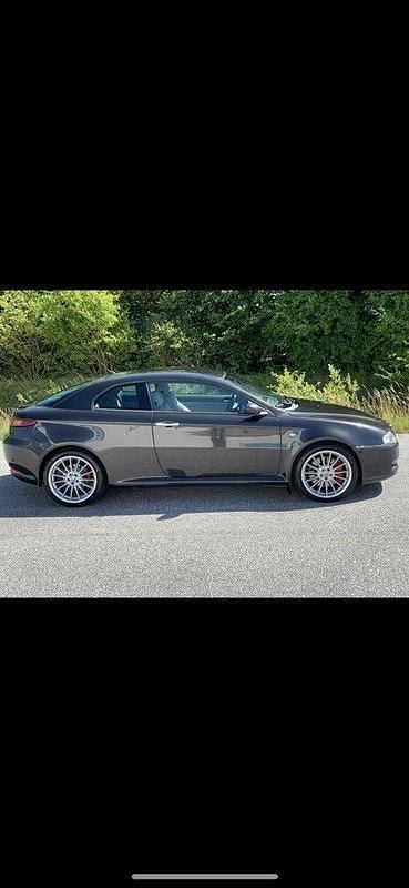Svart Begagnad 2006 Alfa Romeo GT Distinctive Sportkupé | 75 000 kr - Bild 1/4