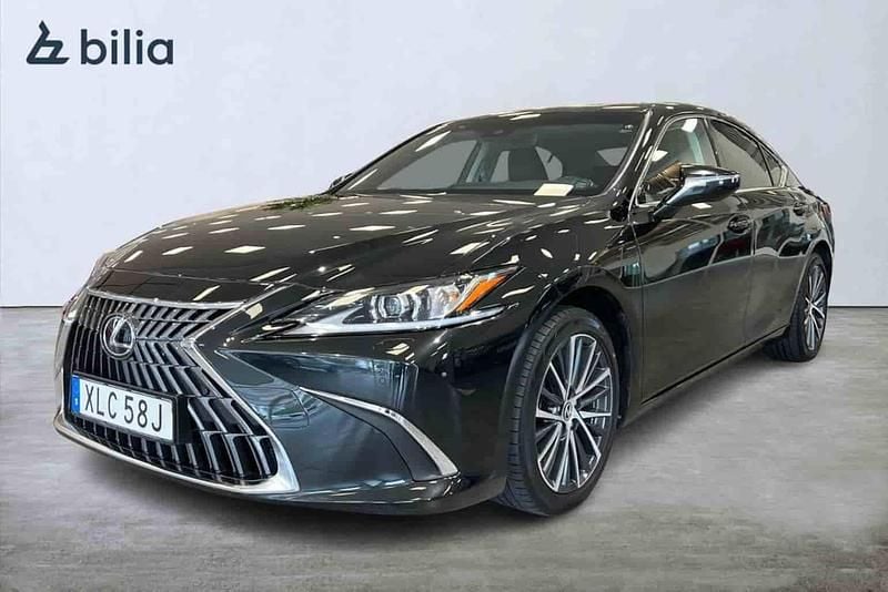 Svart Begagnad 2023 Lexus ES300H Sedan | 389 900 kr - Bild 1/1
