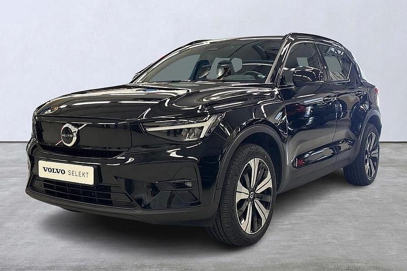 Svart Begagnad 2023 Volvo XC40 Plus SUV | 329 900 kr - Bild 1/4