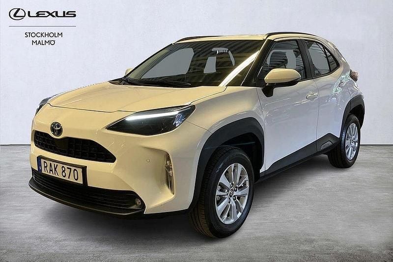 Vit Begagnad 2023 Toyota Yaris Cross SUV | 289 000 kr (Marknadspris) - Bild 1/4