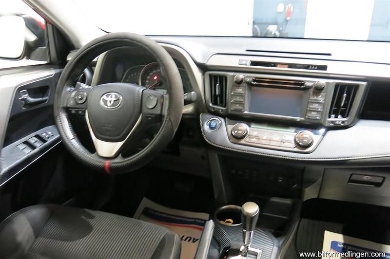Begagnad Toyota RAV4 Edition 151 HK (111 kW) 2015 Röd samma som bilen SUV