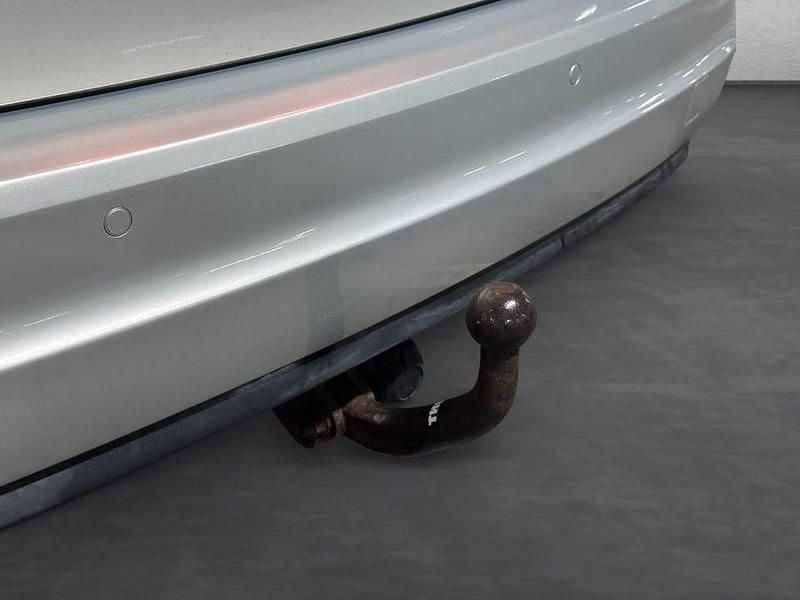 Begagnad VW Sharan 140 HK (102 kW) 2012 Silver Minibuss