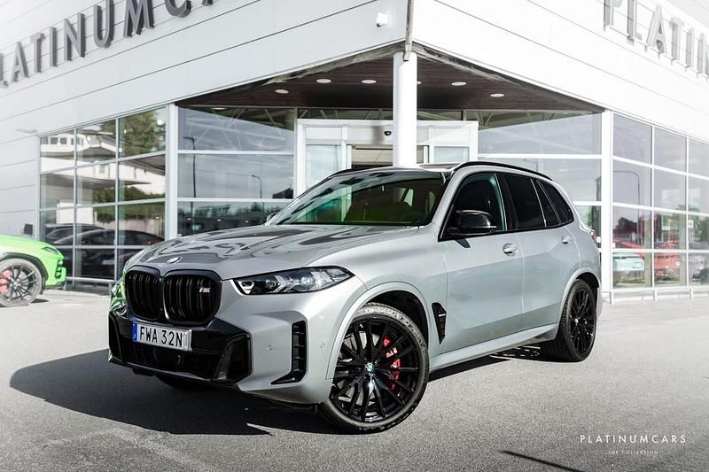 Grå Begagnad 2023 BMW X5 M Sport SUV | 1 229 000 kr - Bild 1/4