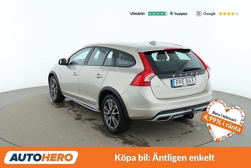 Begagnad Volvo V60 CC Summum 190 HK (139 kW) 2016 Brun Kombi