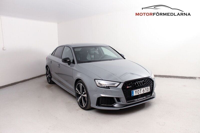 Grå Begagnad 2018 Audi RS3 Halvkombi | 479 000 kr (Lite dyr) - Bild 1/4