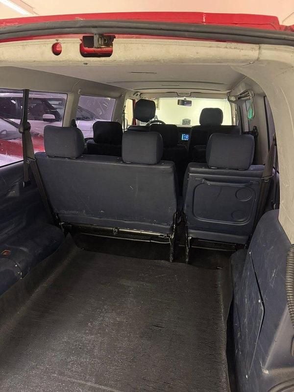 Begagnad VW Caravelle 116 HK (85 kW) 2001 Röd Minibuss