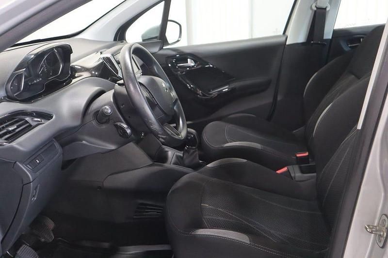 Begagnad Peugeot 208 82 HK (60 kW) 2013 Ljusgrå Halvkombi