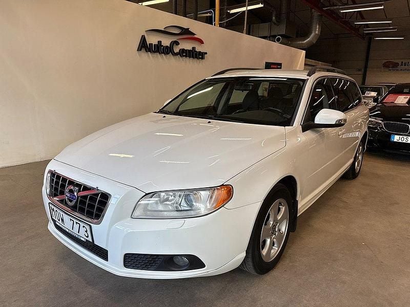 Vit Begagnad 2009 Volvo V70 Momentum Kombi | 89 900 kr (Marknadspris) - Bild 1/4