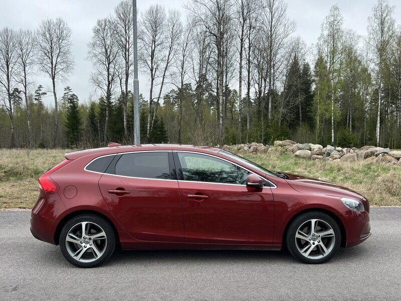 Röd Begagnad 2016 Volvo V40 Momentum Kombi | 120 000 kr (Bra pris) - Bild 1/4