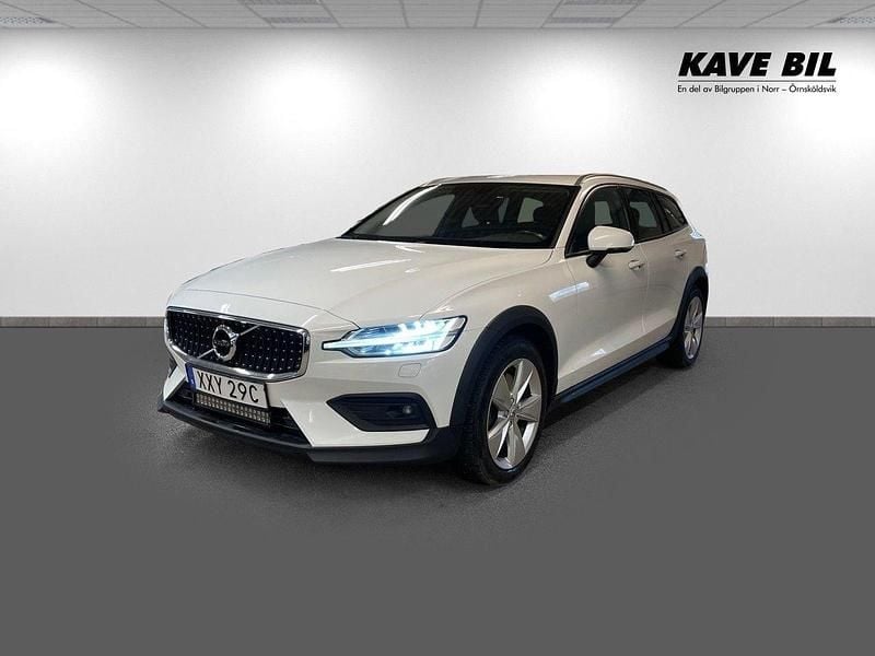 Vit Begagnad 2019 Volvo V60 CC Momentum Kombi | 239 900 kr (Lite dyr) - Bild 1/4