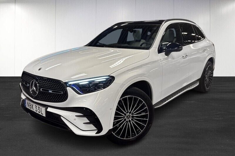 Vit (white) Begagnad 2025 Mercedes GLC300e AMG SUV | 959 500 kr - Bild 1/4