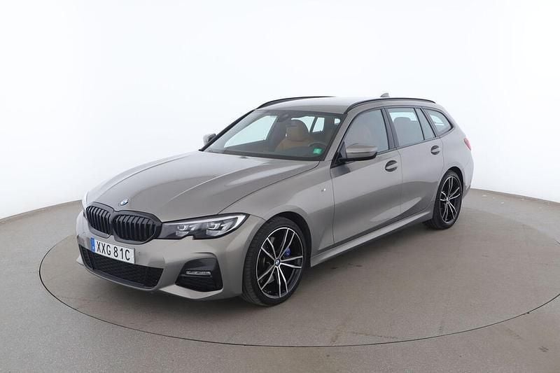 Grå Begagnad 2021 BMW 330 M Sport Kombi | 382 000 kr (Marknadspris) - Bild 1/4