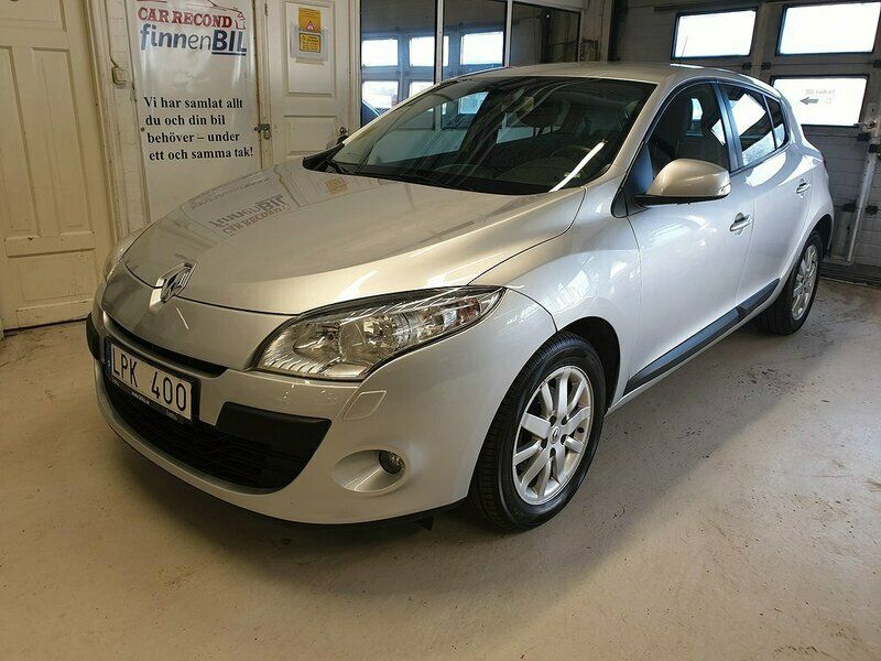 Begagnad Renault Mégane III 111 HK (81 kW) 2011 Silver Halvkombi