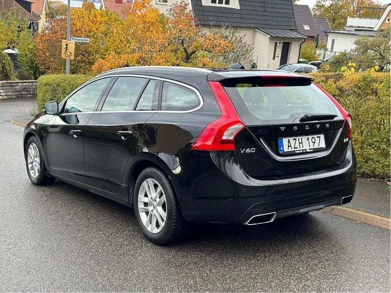 Svart Begagnad 2015 Volvo V60 Summum Kombi | 109 000 kr (Marknadspris) - Bild 1/4