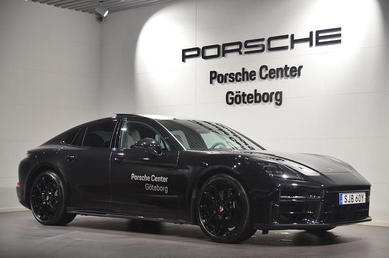 Svart Begagnad 2026 Porsche Panamera 4 Sedan | 1 599 000 kr - Bild 1/4