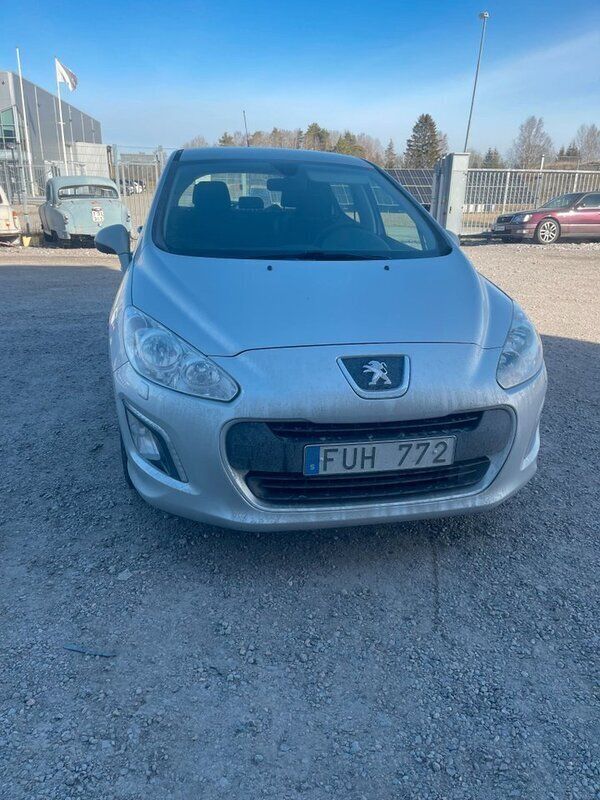 Ljusgrå Begagnad 2013 Peugeot 308 Halvkombi | 54 900 kr (Bra pris) - Bild 1/4