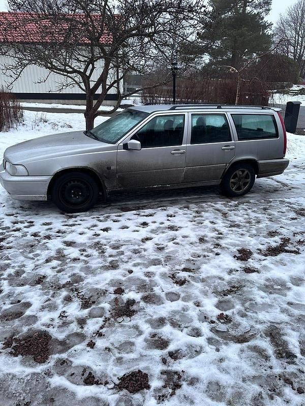 Begagnad Volvo V70 170 HK (125 kW) 1998 Silver Kombi
