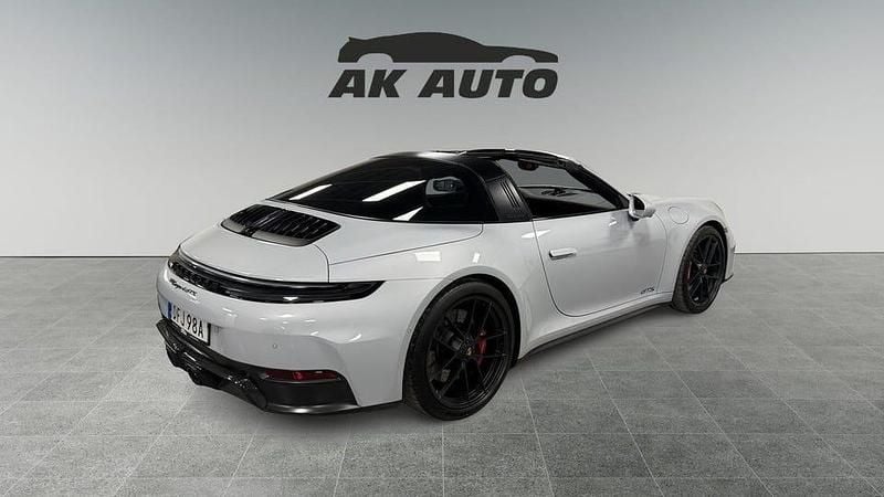 Begagnad Porsche 911 541 HK (397 kW) 2025 Grå