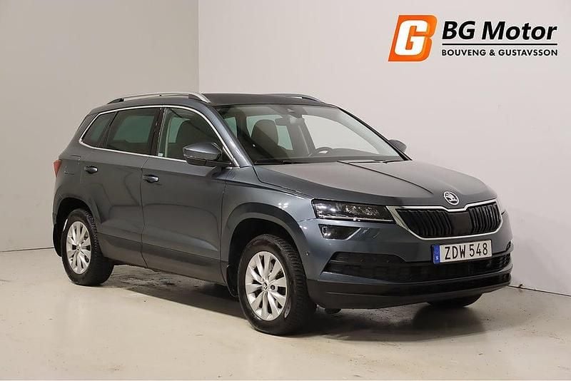 Grå Begagnad 2018 Skoda Karoq Business Line SUV | 238 900 kr (Marknadspris) - Bild 1/3