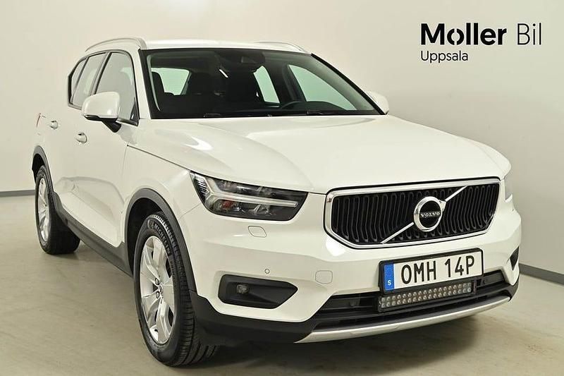 Vit Begagnad 2021 Volvo XC40 Momentum SUV | 249 900 kr (Marknadspris) - Bild 1/4