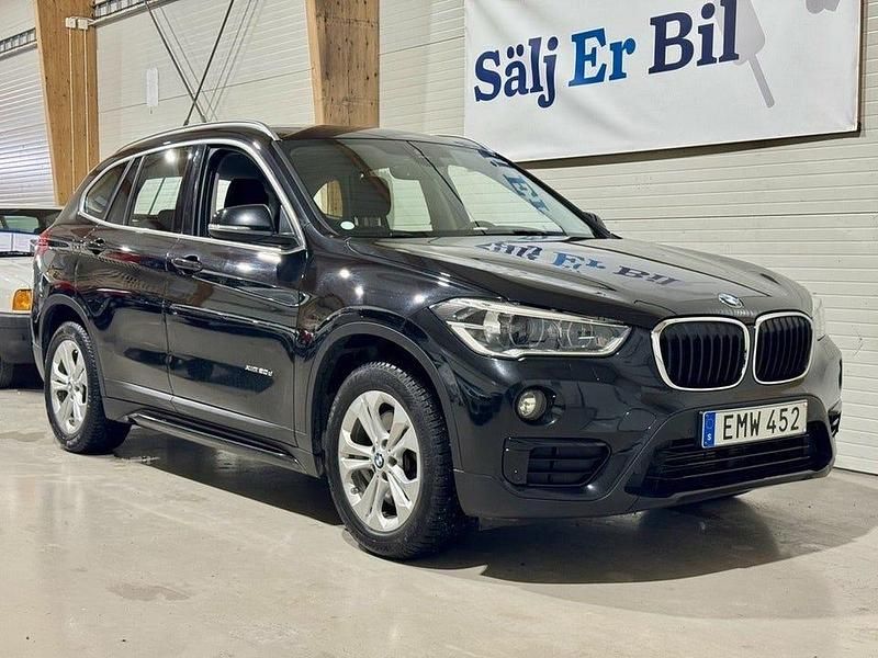 Svart Begagnad 2016 BMW X1 Sport Line SUV | 179 900 kr (Bra pris) - Bild 1/4
