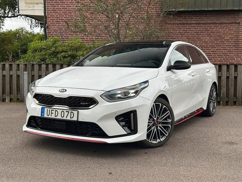 Vit Begagnad 2020 Kia ProCeed GT 2 Halvkombi | 199 800 kr (Bra pris) - Bild 1/4