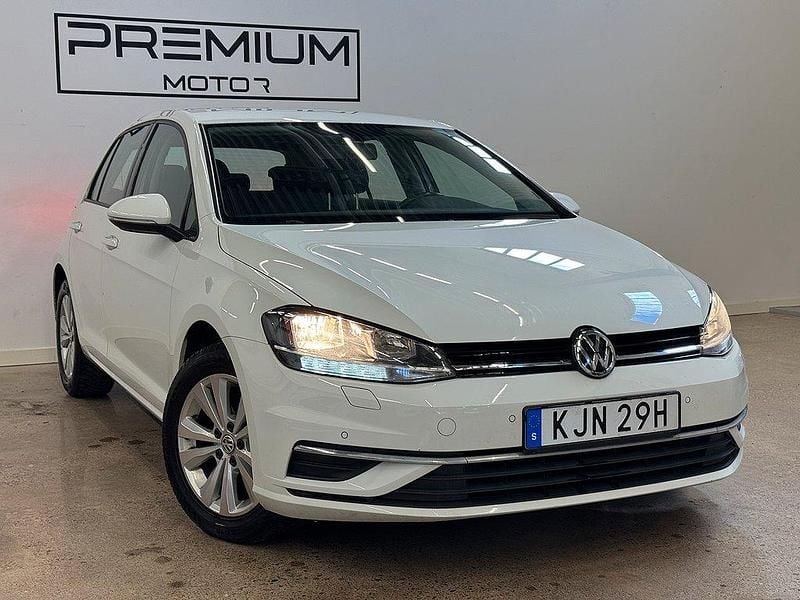 Vit Begagnad 2019 VW Golf VIII Halvkombi | 164 900 kr (Marknadspris) - Bild 1/4