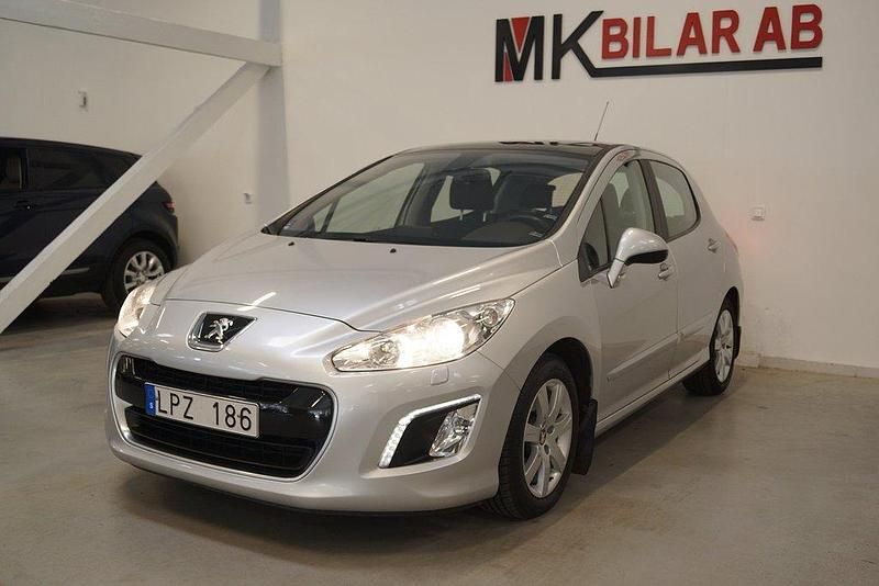 Ljusgrå Begagnad 2011 Peugeot 308 Halvkombi | 54 900 kr (Lite dyr) - Bild 1/4