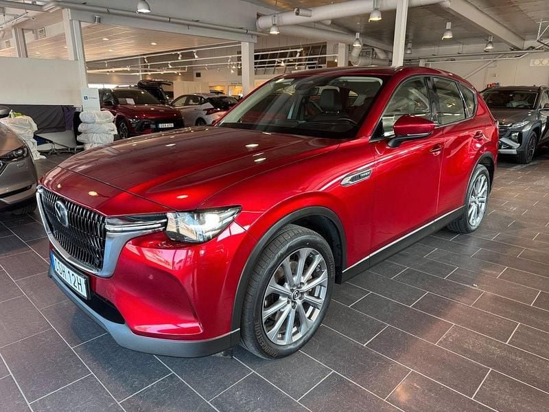 Röd (soul red crystal metallic) Begagnad 2023 Mazda CX-60 Comfort SUV | 409 000 kr (Marknadspris) - Bild 1/4