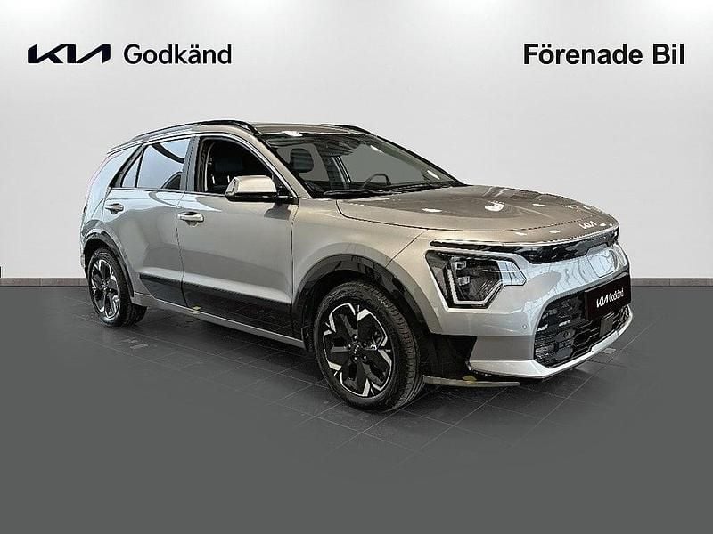Begagnad Kia e-Niro Advance 11 kW (15 HK) 2023 Grå SUV