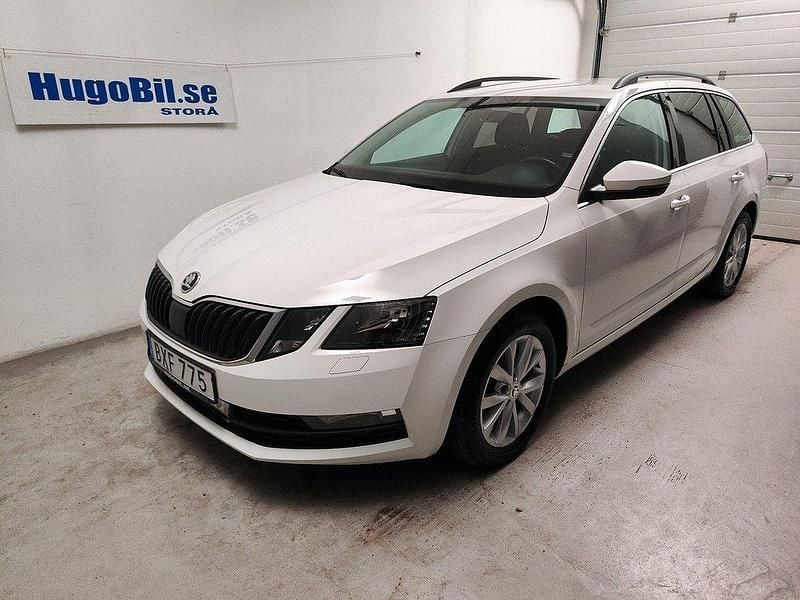 Vit Begagnad 2018 Skoda Octavia Ambition Kombi | 139 500 kr (Lite dyr) - Bild 1/4