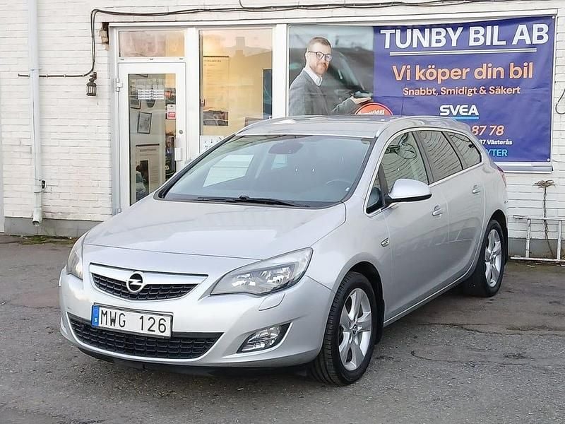 Grå Begagnad 2012 Opel Astra Kombi | 49 900 kr (Marknadspris) - Bild 1/4