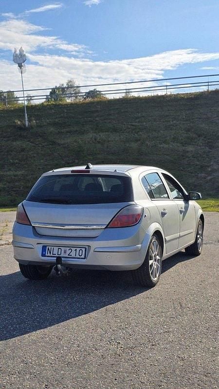 Grå Begagnad 2007 Opel Astra Halvkombi | 14 500 kr (Bra pris) - Bild 1/4