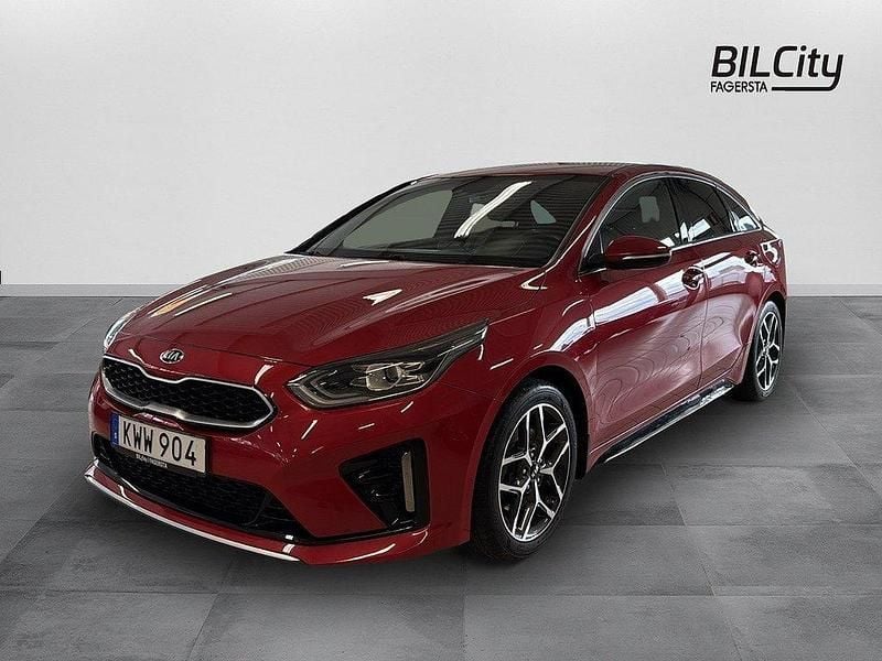 Röd (infra red metallic (aa9)) Begagnad 2018 Kia ProCeed GT-Line Halvkombi | 204 900 kr (Marknadspris) - Bild 1/4