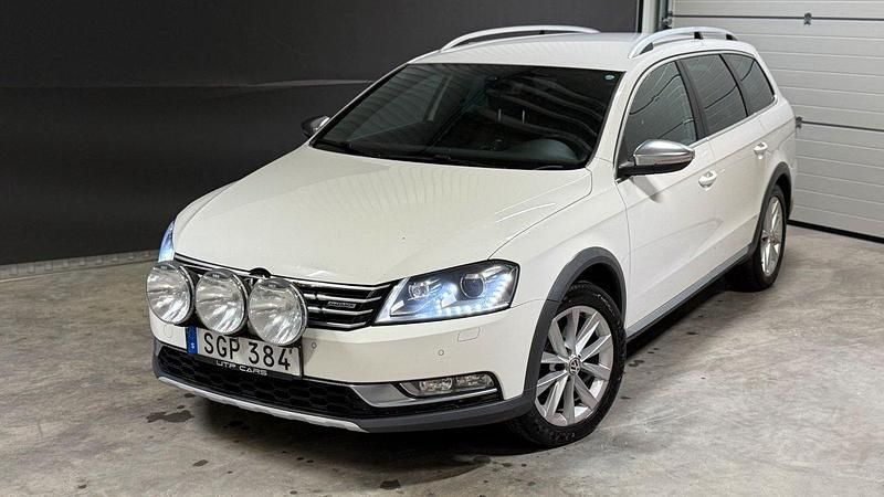 Vit Begagnad 2014 VW Passat Alltrack Exclusive Kombi | 99 800 kr (Marknadspris) - Bild 1/4