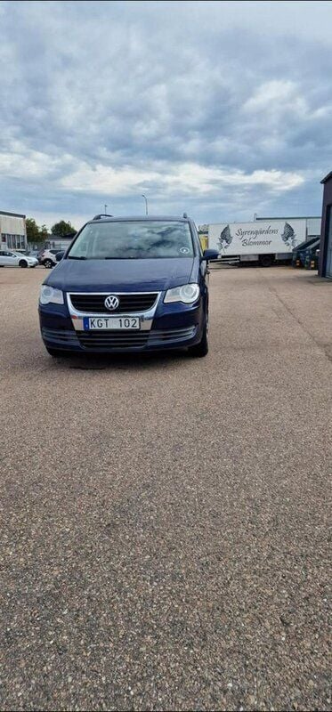 Blå Begagnad 2007 VW Touran Trendline Minibuss | 36 000 kr (Dyr) - Bild 1/4