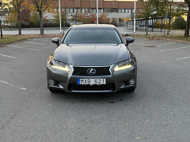 Grå Begagnad 2012 Lexus GS450H Executive Line Sedan | 170 000 kr - Bild 1/4