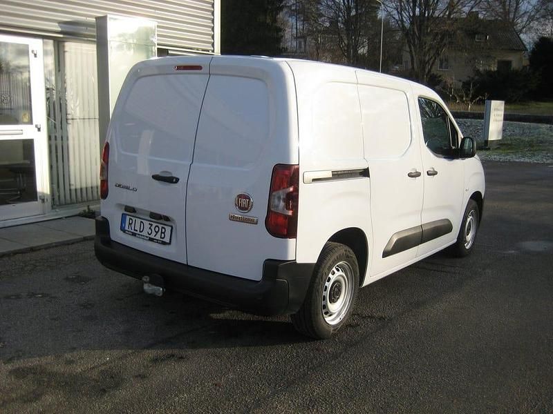 Begagnad Fiat Doblò 101 HK (74 kW) 2023 Vit Minibuss