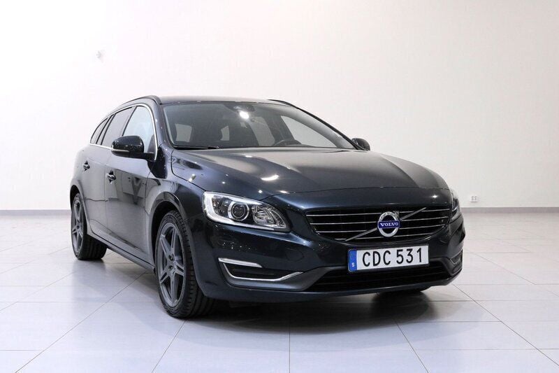 Grå Begagnad 2014 Volvo V60 Momentum Kombi | 149 900 kr (Marknadspris) - Bild 1/4
