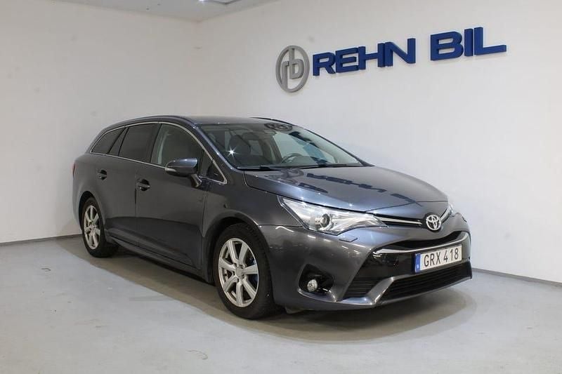 Mörkgrå Begagnad 2015 Toyota Avensis Active Kombi | 148 000 kr (Marknadspris) - Bild 1/4