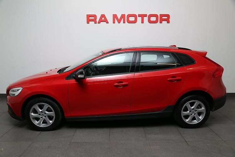 Begagnad Volvo V40 CC 150 HK (110 kW) 2019 Passion red solid Kombi