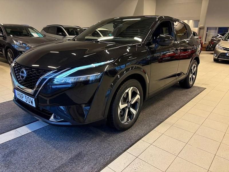Svart Begagnad 2023 Nissan Qashqai S SUV | 308 000 kr (Marknadspris) - Bild 1/4