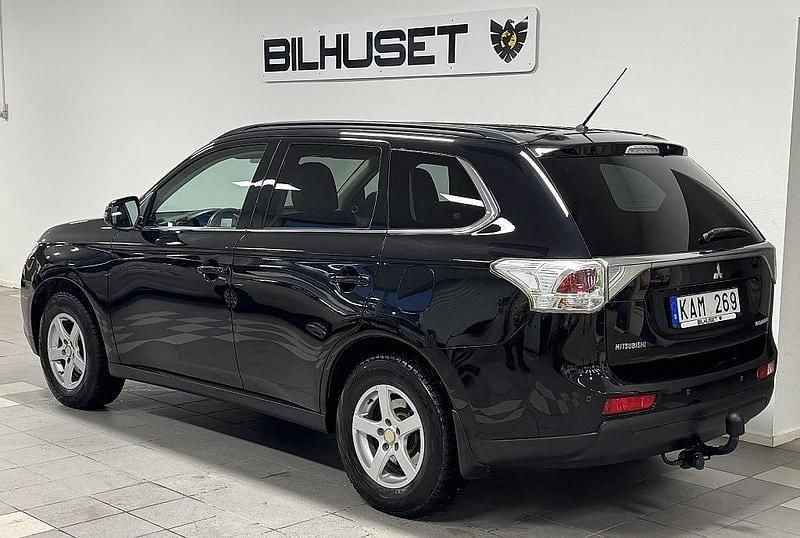 Begagnad Mitsubishi Outlander 150 HK (110 kW) 2013 Svart SUV